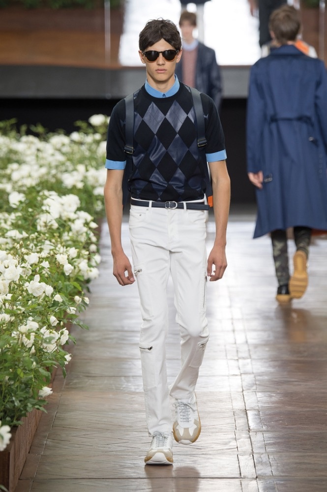 الأحذية العملية أحدث صيحات الموضة الرجالية لموسم ربيع/صيف 2016