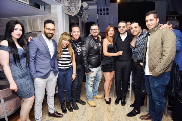  يوري يتوسط أشرف صبحي ومحمد جابر ووائل المصري وياسر الحريري وإنجي أمين ومصطفى أبو دشيش
