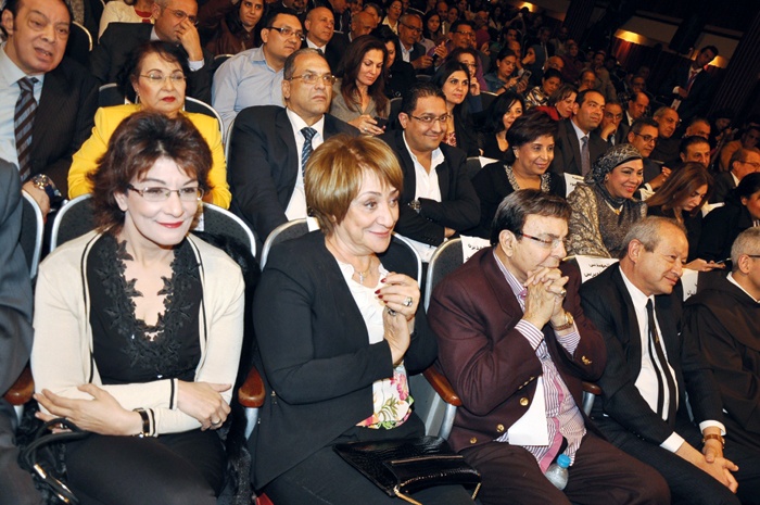 تكريم لبنى عبدالعزيز وسمير صبري وزوجة المنتصر بالله في «يوم العطاء»