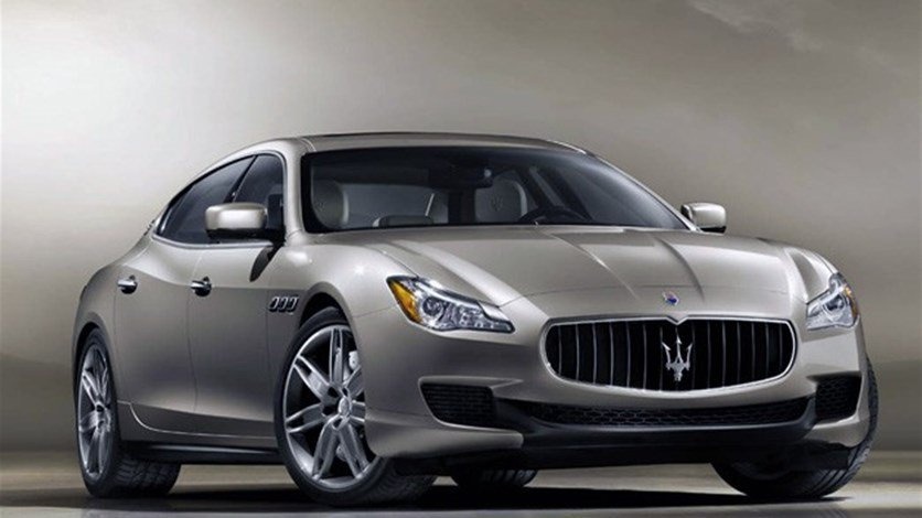 بالصور - بليونير قدّم سيّارات 