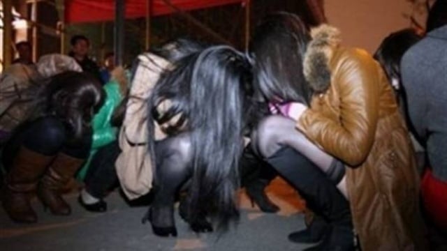 بالصورة - هذا هو رأس شبكة الدعارة التي احتجزت 75 فتاةً سوريّة في لبنان