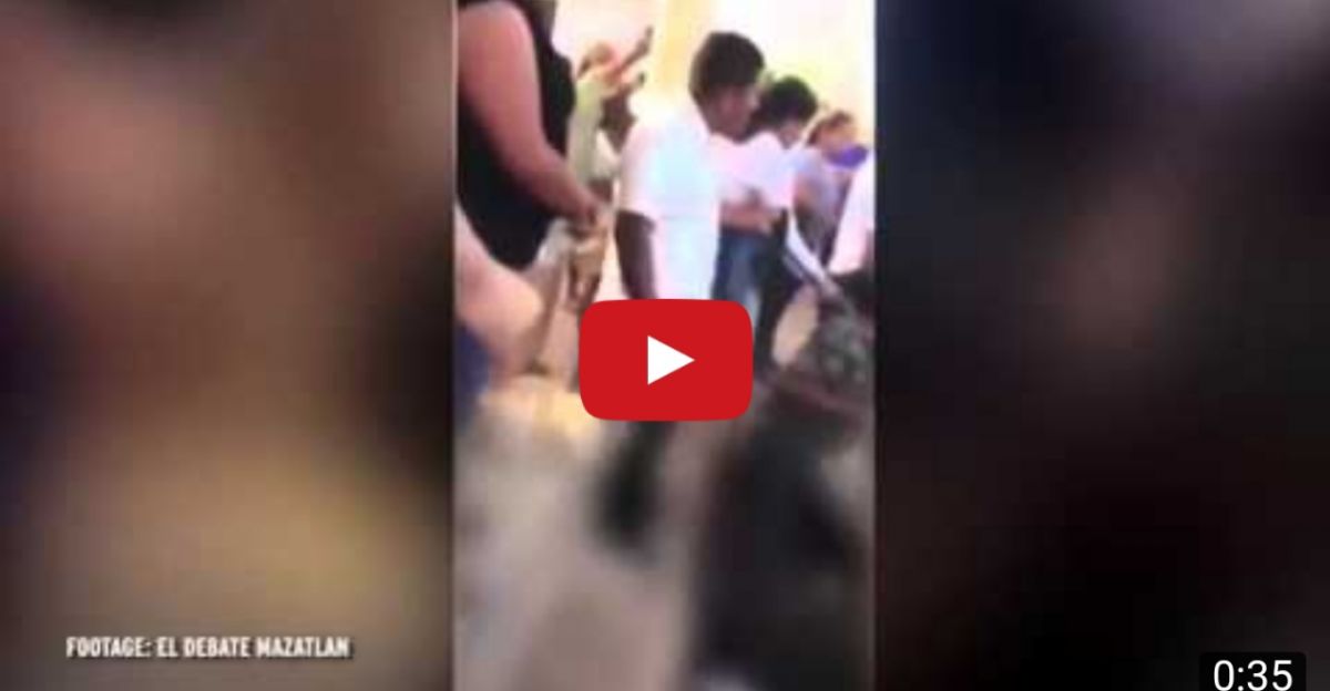 فيديو صادم لسيدة ترفض دخول نعش إلى المقبرة... والسبب أبرزته بالأوراق!