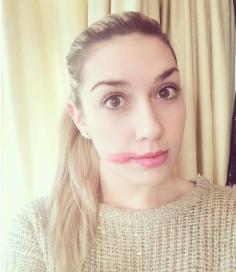 إمرأة تلبس زوجها بعد حرقه!