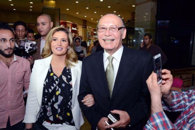 بالصور- والد هنا شيحا يدعمها ضد حملات الهجوم عليها