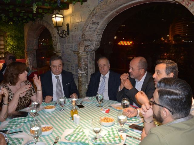 النقيبان مع الهام شاهين وعمرو قورة وايهاب فهمي