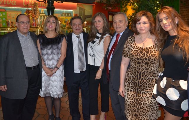 نقيب الصحفيين يتوسط سالي وفائي وصادق الصباح ونيكول سابا ومحمد  الشرقاوي والهام شاهين وزينة