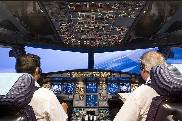 هذا ما فعله طيار من أجل عجوزين لرؤية حفيدهما قبل وفاته!