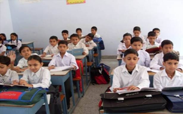 اساتذة يفرضون غرامات مالية على الطلاب.. إليكم التفاصيل!