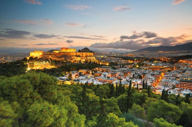جولي في عوالم الإغريق... إنها أثينا