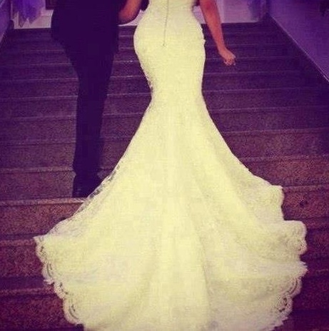 بالصور – عروس تصدم الجميع بفستان زفافها الغريب.. شاهدوه