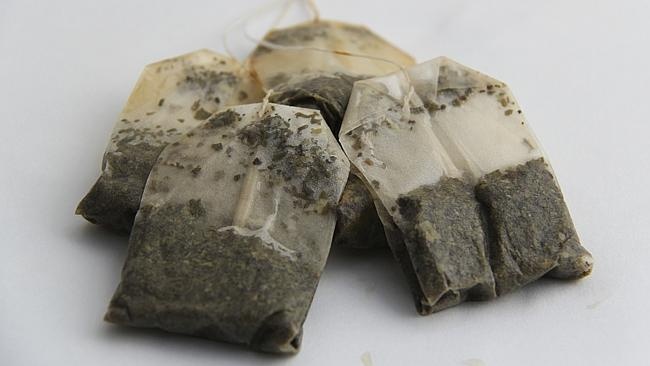 هذا ما سيحصل لو وضعتم أكياس الشاي بعد استعمالها في السيارة!!