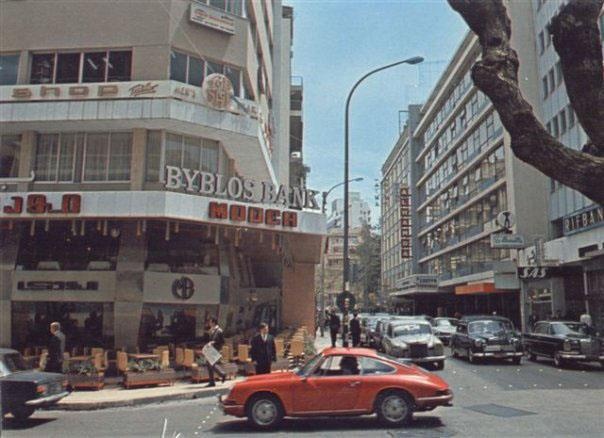 صورة نادرة جداً.. شاهدوا فيفي عبده بالملاءة المصرية في بيروت عام 1969