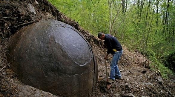 العثور على كرة عملاقة تثير حيرة العلماء!