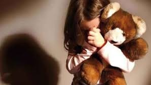 في دبي - أم تضبط معلماً خاصاً يتحرش بطفلتها.. اليكم القصة!؟