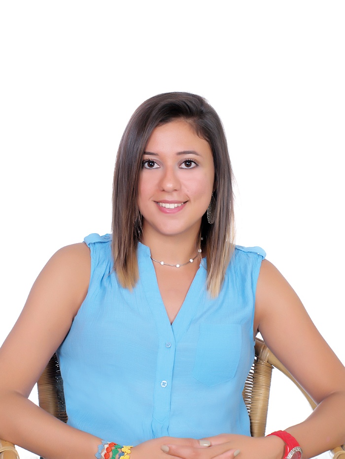 مكتبتي... الكاتبة اللبنانية كاتيا الطويل المكتبة مكان عزلتي الهادئ... ولا أعير كتبي لأحد