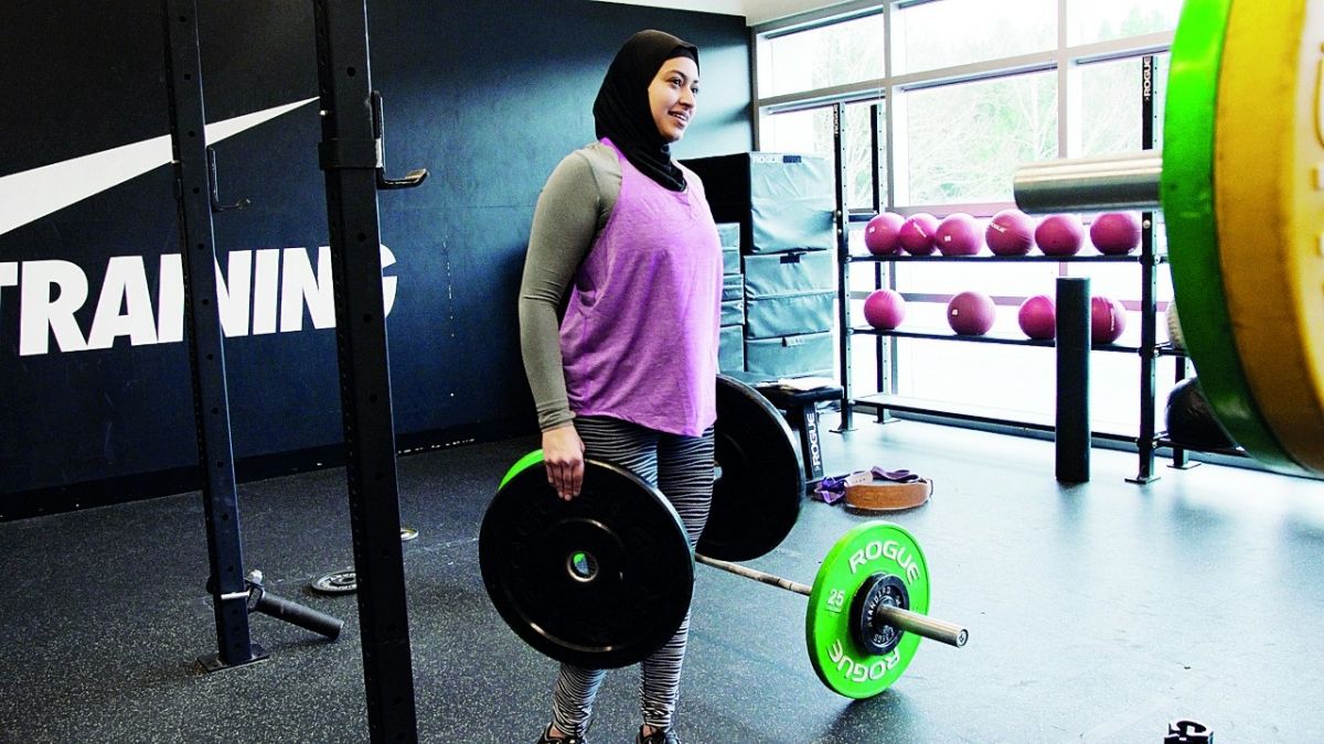 الإماراتية آمنة الحداد تكسر قواعد الرياضة وتأمل التأهل إلى الألعاب الأولمبية 2016