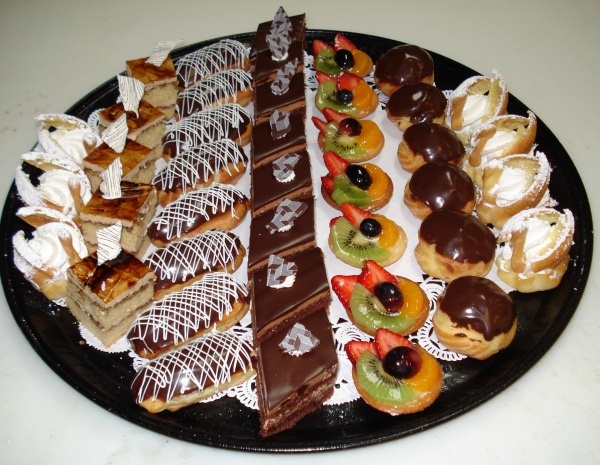 نصيحة اليوم: كيف تتحدين الرغبة في تناول الحلويات ليلاً؟