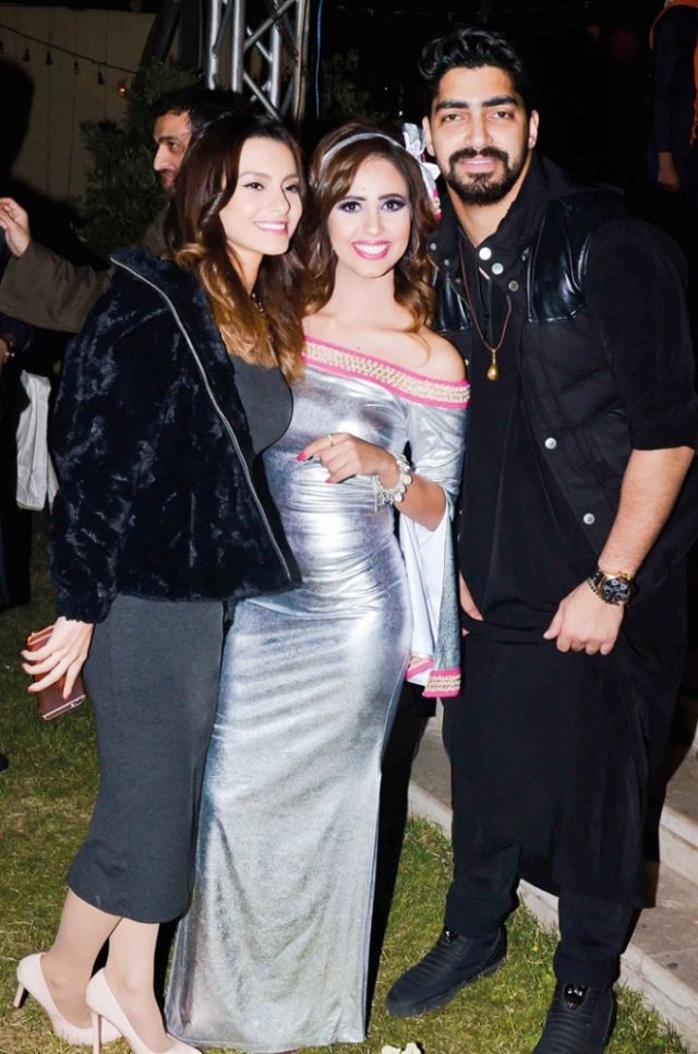 رنا سماحة تتوسط مينا وكارمن سليمان
