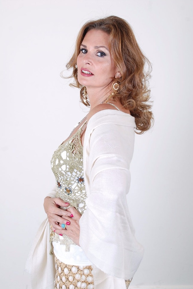 يسرا: عانيت من أشخاص حاولوا إقحام أنفسهم في حياتي