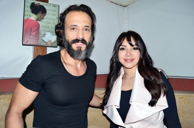 يوسف الشريف وزوجته إنجي علاء
