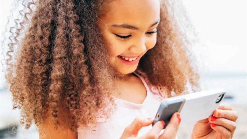 دراسة - الهواتف الذكيّة تسبب الحَوَل