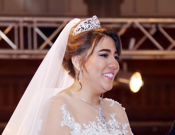 بالصور - مي كساب بفستان زفاف مرة جديدة.. ما المناسبة!