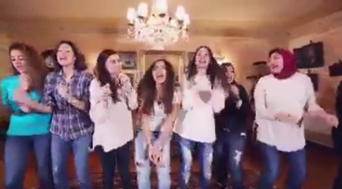 فيديو طريف – مفاجأة من صديقات عروس قبل زفافها..