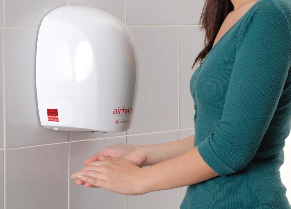 تجنبوا مجفف اليدين الكهربائي.. لهذا السبب!