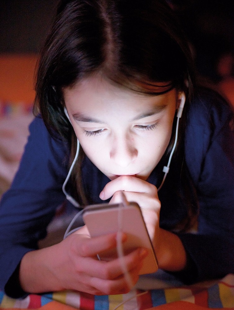 بين التنمّر الإلكتروني والتنمرّ التقليدي... المتنمّر واحد