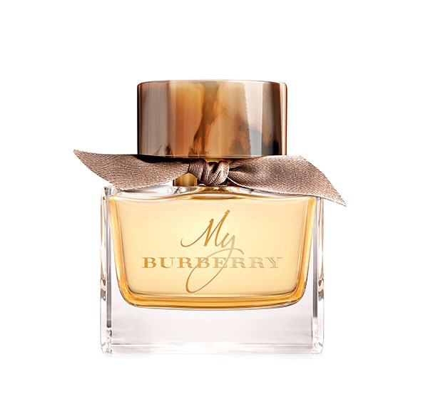 Burberry My Burberry Eau de Parfum وردي منعش يعكس نضارة حدائق مدينة لندن بعد ليلة ماطرة مع نغمات حمضية تعانقها روائح الفريزيا، البازيلاء الحلوة، البتشولي والورد. 