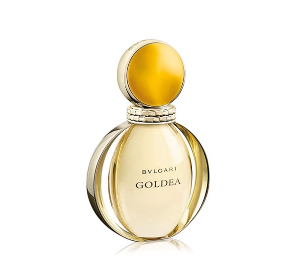 Bulgari Goldea Eau de Parfum مترف مع توليفة من المسك، زهر الليمون، التوت، الإيلانغ، العنبر، البتشولي، وخشب البابيروس. 