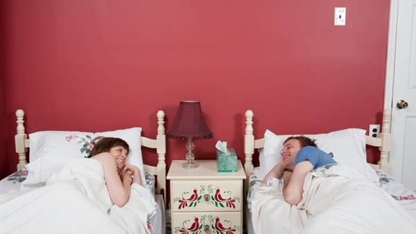 على الزوجين النوم في سريرين منفصلين.. تعرفوا على الاسباب!!