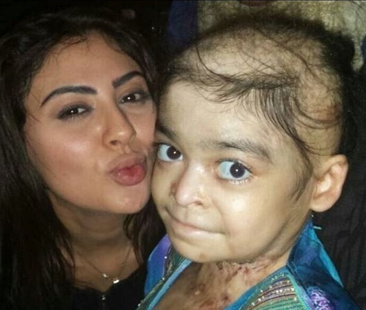 مريم حسين تنشر صورتها مع طفلة مريضة.. وتكشف قصتها الحزينة!!