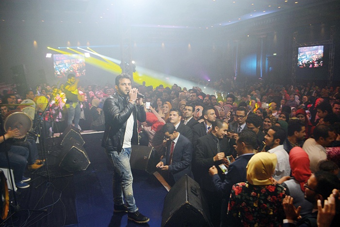 بناء على رغبة الطلاب... محمد رشاد يحيي حفلة خريجي كلية الطب