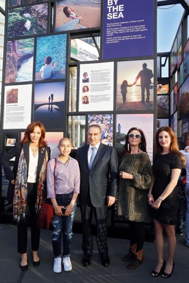 فريدا الريس وبولا نجيم والوزير ميشال فرعون والطفلة نجوى حسن ونورا جنبلاط
