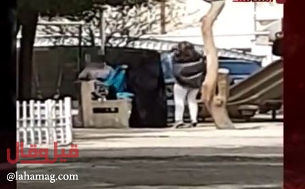 بالفيديو – شاهدوا عارضة أزياء تبدل ملابسها في حديقة بالكويت!