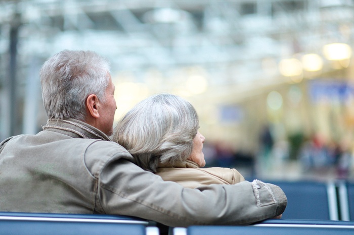 أبناء مغتربون قصص مؤثرة عن المعاناة التي يعيشها الأهل