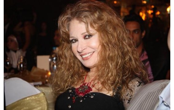 من الذاكرة - شاهدوا صوراً نادرة لزفاف نيللي الأول