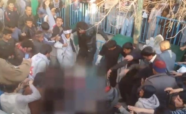 إحراق مراهقة حيّة لخرقها العادات!