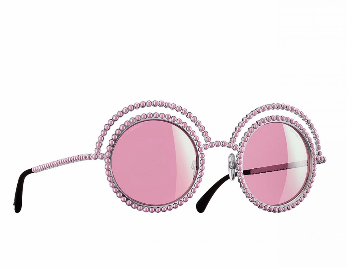 تلبية لذوقك الراقي اخترنا قطعاً مفضّلة من أزياء الموسم وأكسسواراته