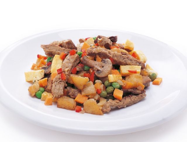 شرائح اللحم والخضار في الفرن