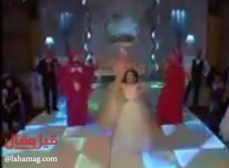 فيديو طريف – شاهدوا أغرب رقصة لعريس في حفل زفافه!