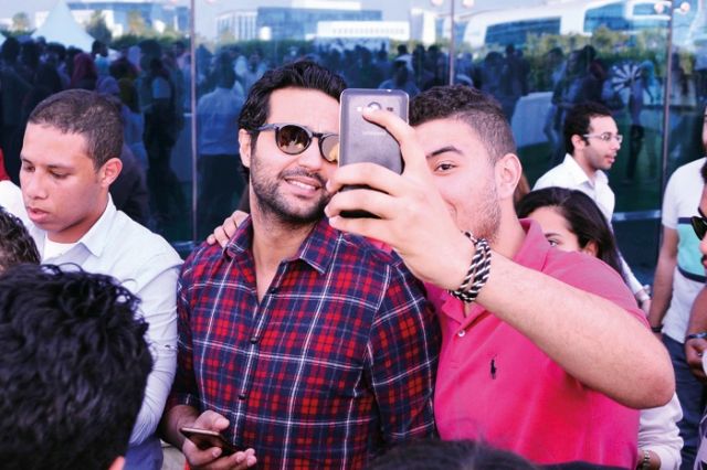 «سيلفي» مع كريم فهمي

