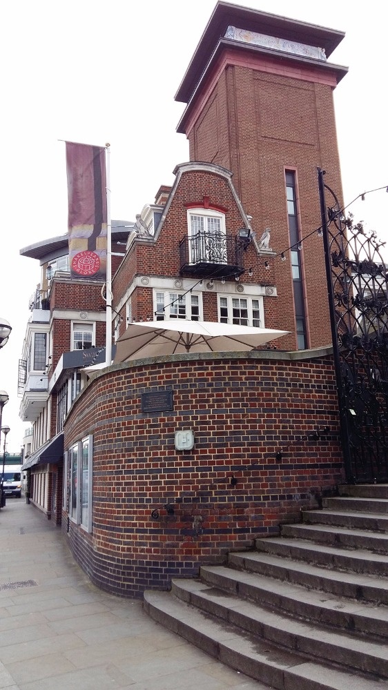 عندما تتحوّل لندن إلى مسرح كرمى لذكرى أديبها