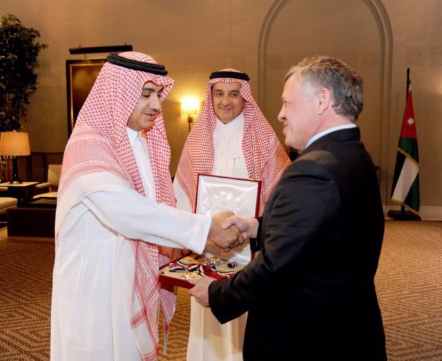 ملك الأردن عبد الله الثاني يمنح الشيخ وليد بن ابراهيم آل ابراهيم وسام الاستقلال من الدرجة الأولى