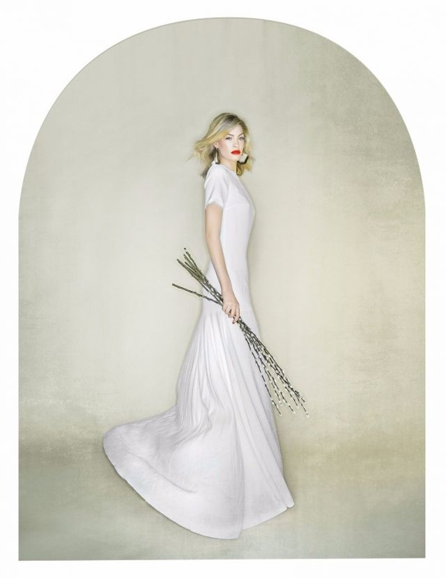 فستان من Roksanda لدى Net A Porter www.net-a-porter.com
أقراط للأذنين من Niza Huang www.nizahuang.com
فستان من Roksanda لدى Net A Porter www.net-a-porter.com
أقراط للأذنين من Niza Huang www.nizahuang.com