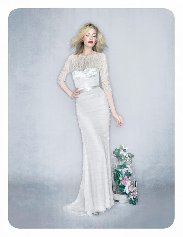 فستان من Amanda Wakeley www.amandawakeley.com
توب من Jenny Packham لدى Net A Porter (www.net-a-porter.com)
أقراط للأذنين من Maha Lozi www.mahalozi.com
فستان من Amanda Wakeley www.amandawakeley.com
توب من Jenny Packham لدى Net A Porter (www.net-a-porter.com)
أقراط للأذنين من Maha Lozi www.mahalozi.com