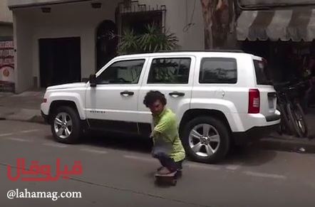 بالفيديو - شاب بلا أطراف يحقق أحلامه.. شاهدوا ماذا يفعل؟