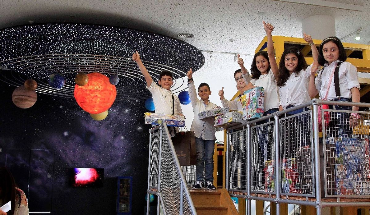 أطفال يبدعون بالشوكولاته!