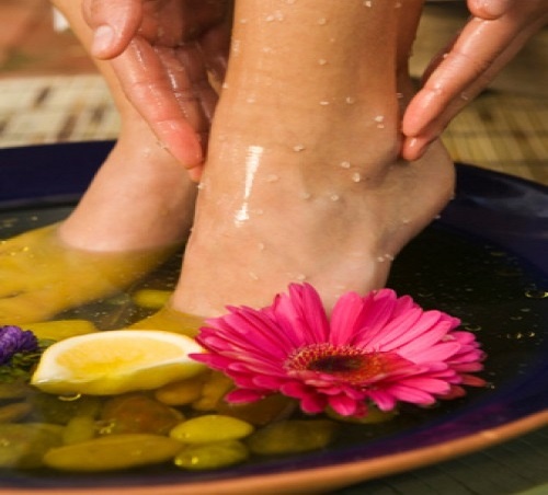 سرّ من مكوّن واحد للتخلص من التشققات في منطقة الكعبين!